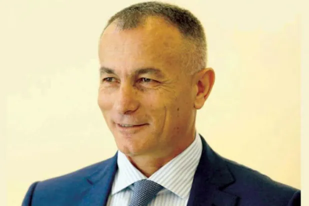 شامل روكز کو دیکھا جا سکتا ہے 