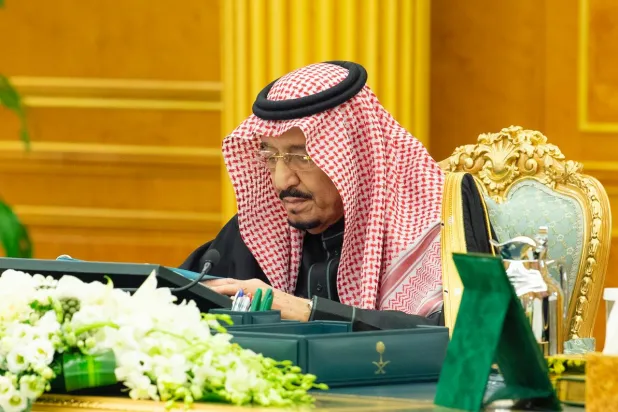 خادم الحرمين خلال ترؤسه جلسة مجلس الوزراء (واس)