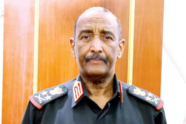 البرهان لـ «الشرق الأوسط»: لجنة مصغّرة لتولي العلاقات مع إسرائيل