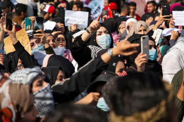 آلاف العراقيات يتظاهرن دعماً للحراك الشعبي في البلاد
