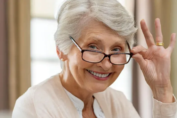 هل يطول العمر بالجينات أم بأسلوب الحياة؟