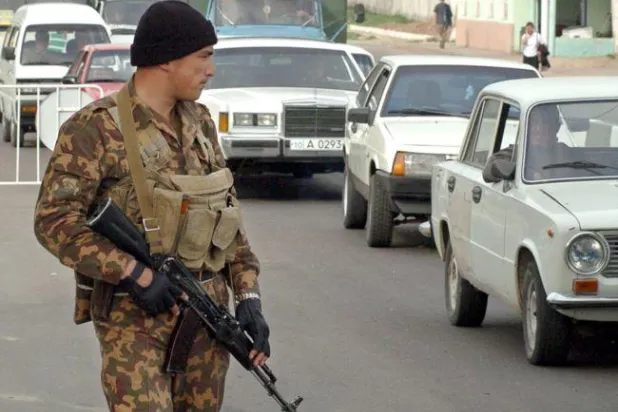 أوزبكستان: توقيف 21 شخصاً على ارتباط بجماعة متطرّفة في سوريا