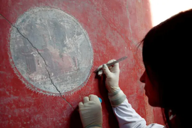 مساكن رومانية رائعة تعيد فتح أبوابها أمام الزوار في بومبيي الإيطالية