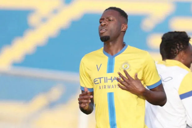 فيتوريا يتسلح بـ«آدم وهوساوي» أمام الحزم