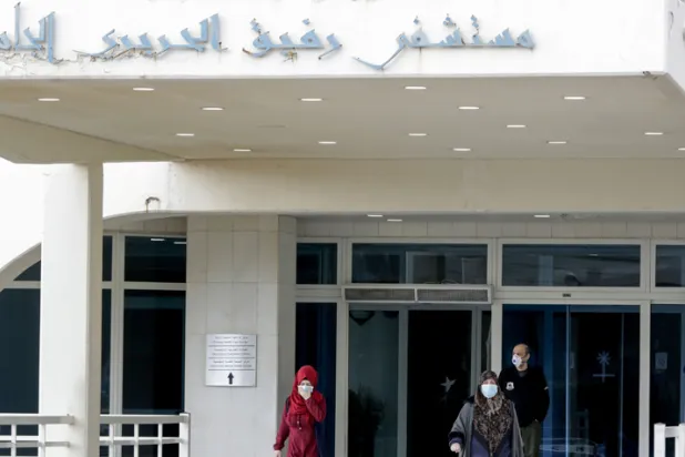 «كورونا لبنان» تدخل بورصة النكات والتجاذب السياسي والمذهبي