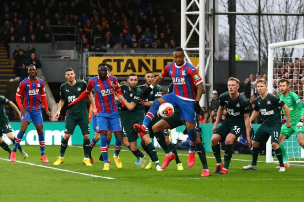 نيوكاسل يظهر {كذب} جدول الدوري الإنجليزي