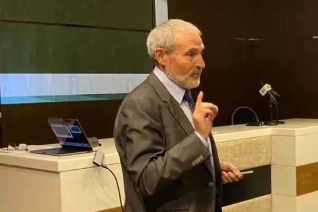 الإسباني تريساكو: حكام كرة القدم «بشر» وقد يخطئون