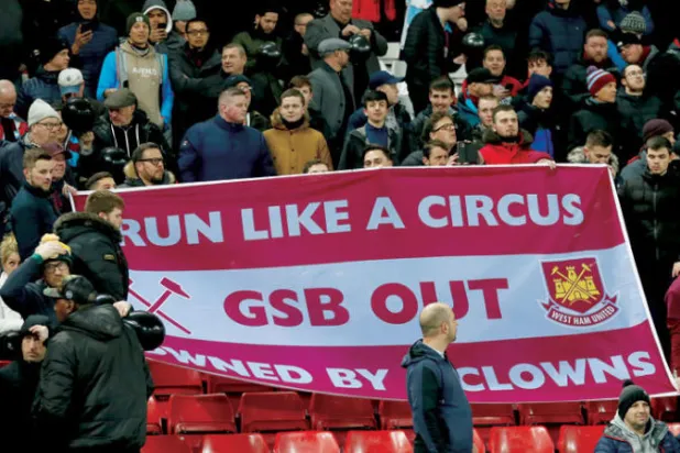 لاعبو وستهام يتهمون مالكي النادي بإدارته مثل «سيرك» (رويترز)