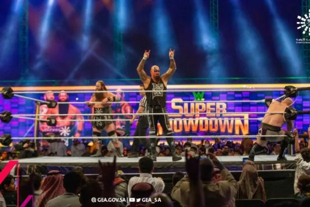 جولدبيرغ يتوج باللقب... والأسطورة أندرتيكر يخطف الأضواء في «سوبر شو داون» بوليفارد