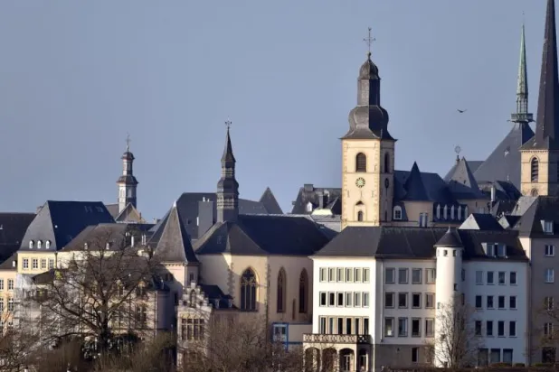 لوكسمبورغ أول بلد في العالم يعتمد مجانية النقل العام