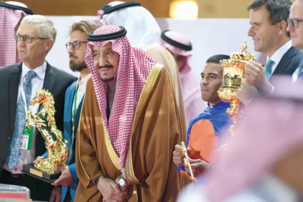خادم الحرمين يتوج الفائز بكأس السعودية (تصوير: بشير صالح)