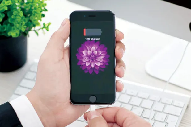 تغيير بطارية الـ«آيفون» يتطلب بعض الصبر