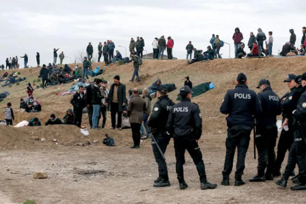 إطلاق غاز مسيل للدموع من تركيا صوب حرس الحدود اليوناني