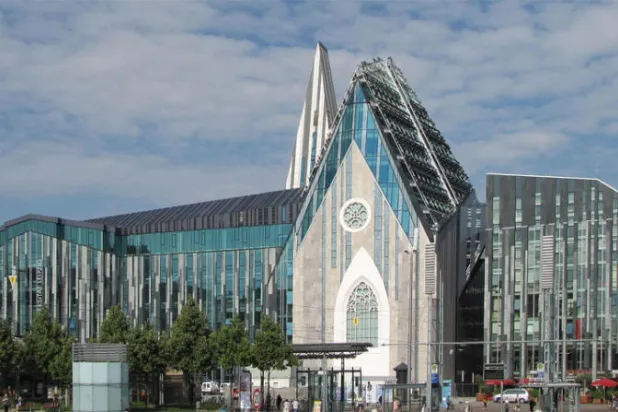 المستشارون «الروبوتيون» يديرون عمليات بالمليارات حول العالم