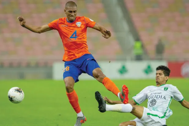 السومة ينقذ الأهلي من مأزق الفيحاء... والوحدة يقلبها بثلاثية على ضمك