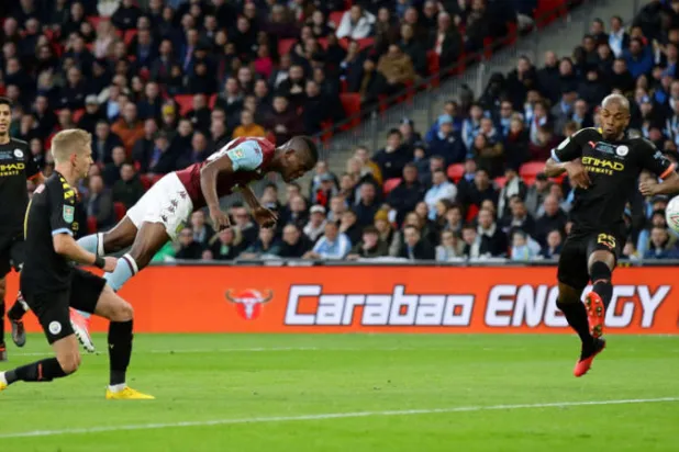 ساماتا يسجل «طائرا» في مرمى سيتي أول هدف له وللاعب تنزاني في بطولة إنجليزية (رويترز)