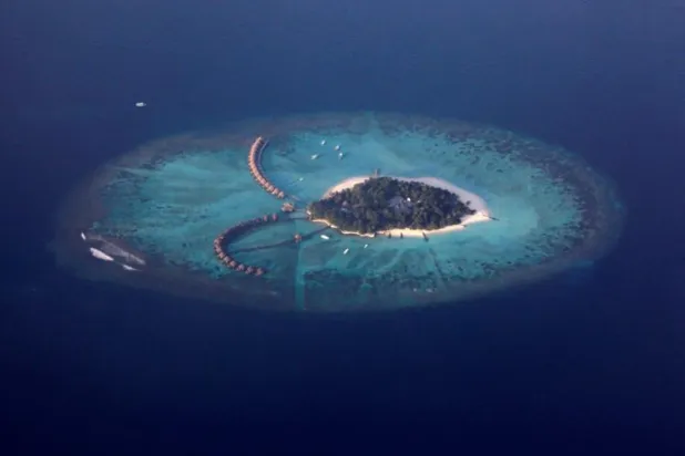 المالديف تعزل جزيرتين سياحيتين بعد رصد إصابات بـ«كورونا»