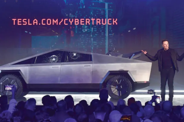 نماذج مصغرة من مركبات «سايبر تراك» من «تيسلا»