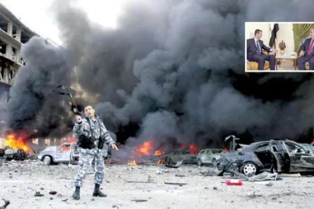 14 Şubat 2005’te Beyrut’ta eski Lübnan Başbakanı Refik Hariri’nin konvoyunun bombalandığı yer ve sağ üst köşede Hariri, Beşşar Esed ile birlikte (Getty)