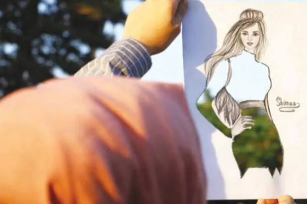 تستخدم العناصر الطبيعية في لوحاتها (الشرق الأوسط)