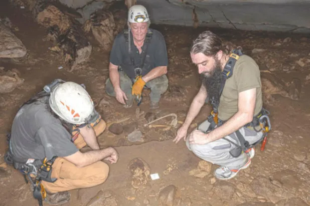 كهف «إيرونغو» في الغابون يكشف عن تاريخ مجهول