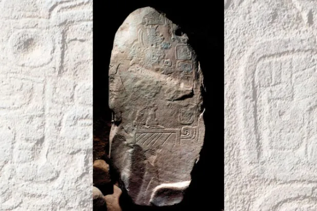 لوحة تضم كتابة بدائية لحضارة المايا في غواتيمالا