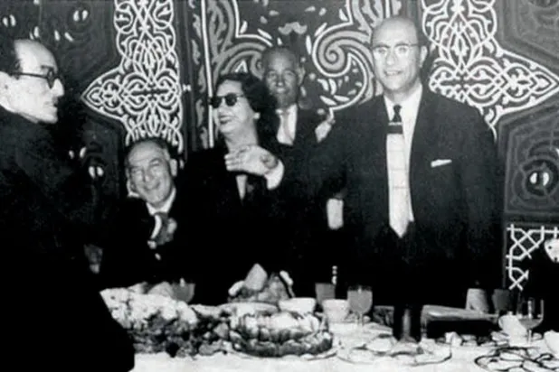 صورة تجمع موسيقار الأجيال مع أم كلثوم والعمالقة (الشرق الأوسط)