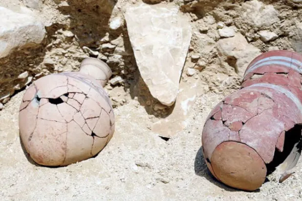اكتشاف قطع فخارية توثّق لبناة مقابر «وادي الملوك» بالأقصر