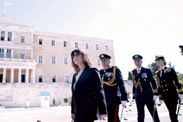 أول رئيسة لليونان تؤدي اليمين الدستورية