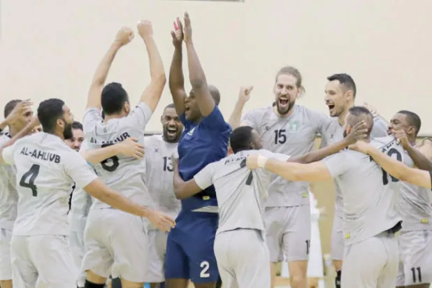 الأهلي يوقف تدريباته... ويحتفل بلقب دوري الطائرة