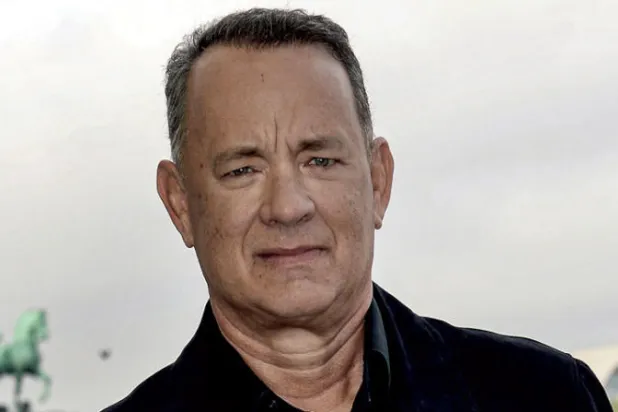 «توم هانكس» يثير تعليقات مازحة لتناوله معجون فيجيمايت