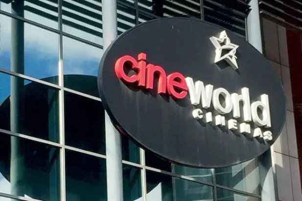 اس بحران پر قابو پانے کے لئے فلمی صنعت الیکٹرانک پلیٹ فارم سے فائدہ اٹھا رہی ہے