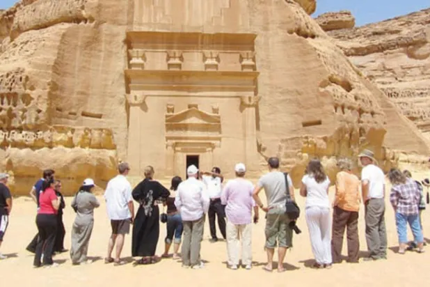 «السياحة السعودية» تتولى التسويق عالمياً وإثراء التجارب ورفع كفاءة المواقع