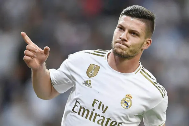 يوفيتش مهاجم ريال مدريد ينتهك قواعد الحجر الصحي