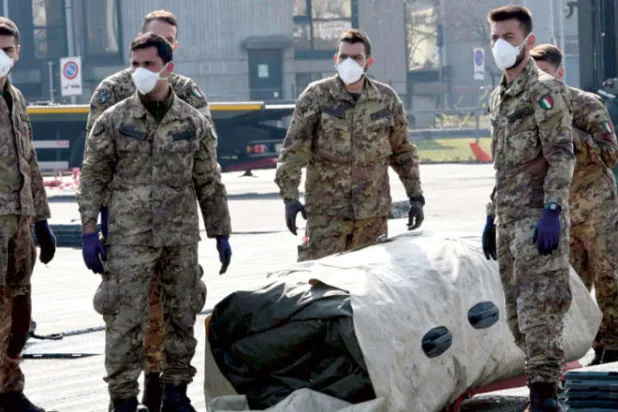 «البقاء للأقوى»... خيارات قاسية تواجه أطباء إسبانيا