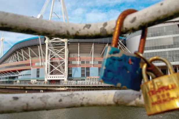 تسبب تفشي فيروس {كورونا} في إغلاق الأندية الرياضية