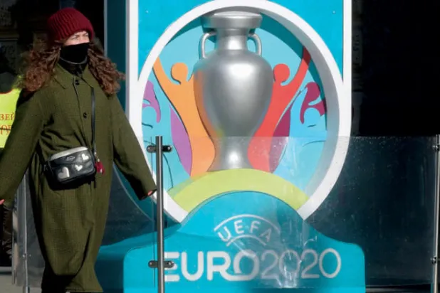 بطولة {يورو 2020} انسحبت أمام تفشي فيروس {كورونا} (أ.ف.ب)