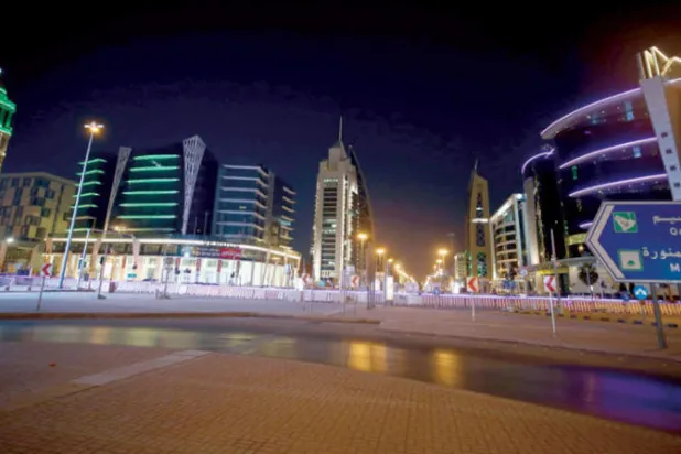 الرياض تطوي شوارعها وتنصت لليل «كورونا»