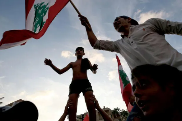 سندات لبنان تتجاذبها مسارات المفاوضات والدعاوى وإعادة الجدولة