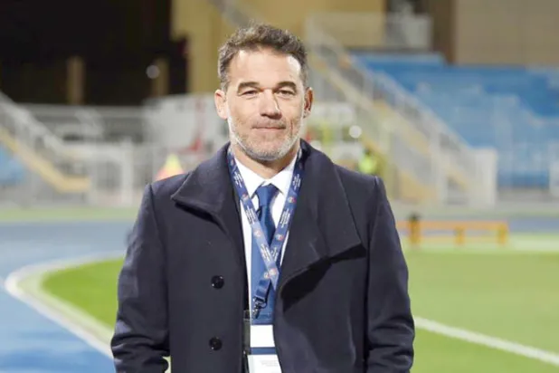 مدرب الشباب يتبرع لمستشفى «فيلاجويوسا» الإسباني