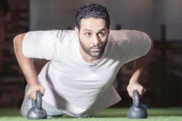 ياسر القحطاني يشارك في حملة «الآسيوي» ضد «كورونا»