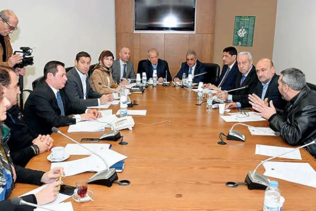 لبنان يقترب من عودة النفايات لتغرق الشوارع