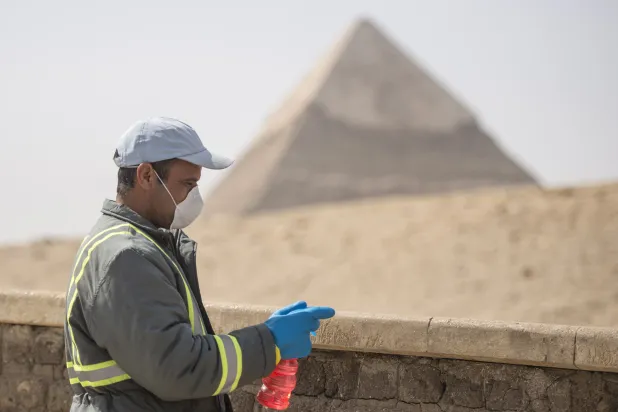 ویروس در قاهره و جوک‌ها دیوار ترس را می‌شکنند 