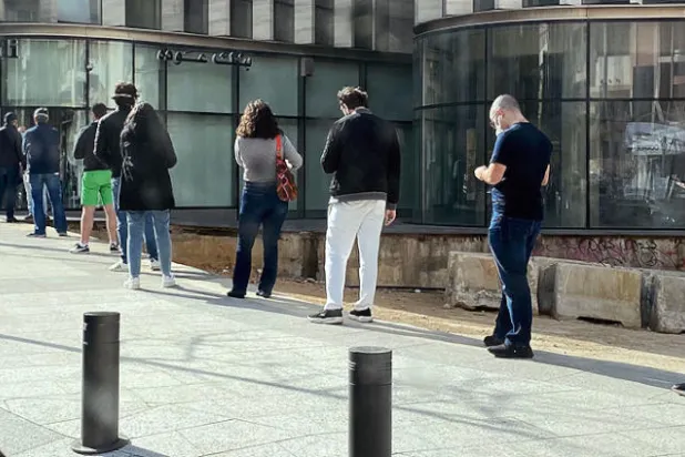 الوباء يحرم المغتربين اللبنانيين  من مشاركة أفراح أسرهم وأحزانها