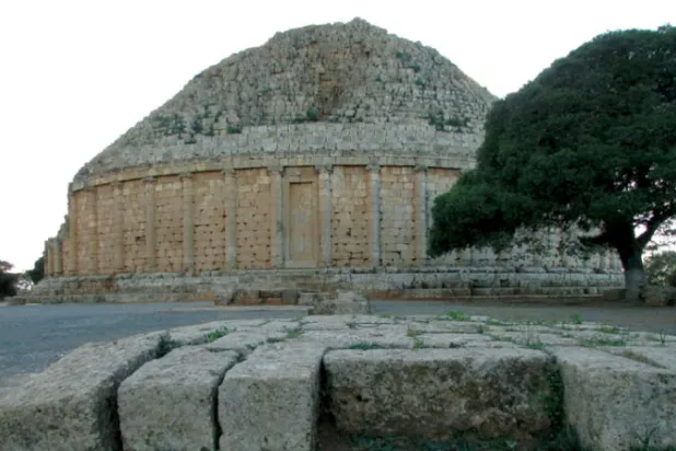 الضريح الملكي الموريتاني بالجزائر يتغير لونه حسب الوقت