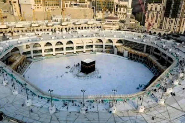 الحرم المكي بلا مصلين... لقطة أيقونية ضمن سياق كوني