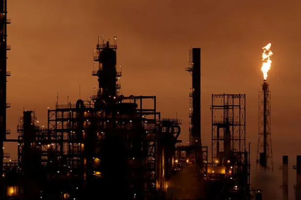 هل يتفق منتجو العالم على أكبر تخفيض نفطي في التاريخ؟