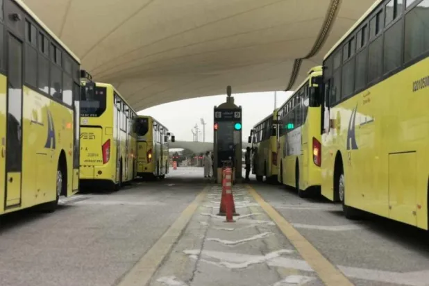 السعودية تستقبل 790 مواطناً راغباً بالعودة من الخارج عبر البحرين