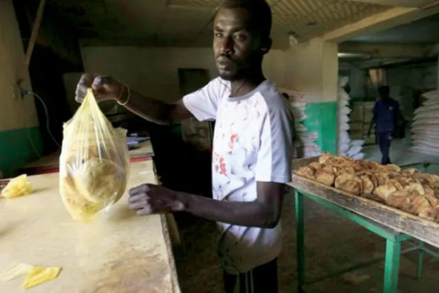 السودان يعالج أزمة الخبز «بعد عام من الصفوف»