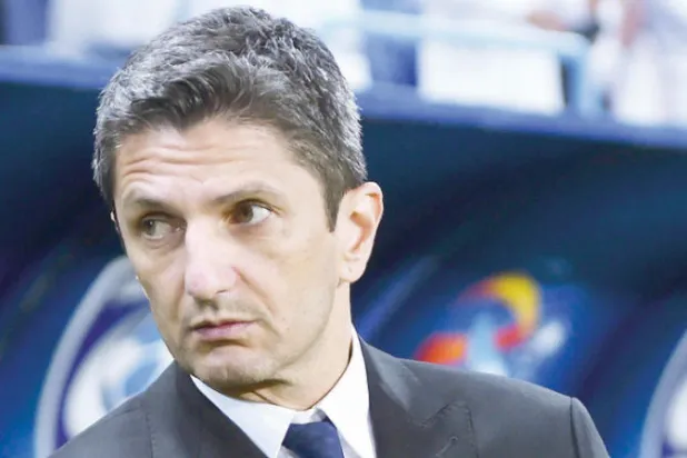 الهلال يطلب من رازفان الموافقة على تخفيض راتبه